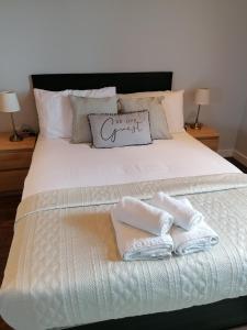 Ένα ή περισσότερα κρεβάτια σε δωμάτιο στο Atlantic way Apartment 1