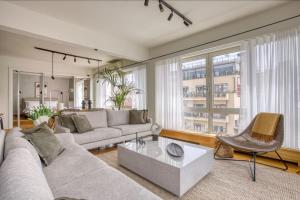 Posedenie v ubytovaní Sunny Luxury Loft,Stunning Acropolis View, Jacuzzi