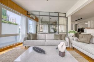 Posedenie v ubytovaní Sunny Luxury Loft,Stunning Acropolis View, Jacuzzi