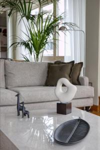 Posedenie v ubytovaní Sunny Luxury Loft,Stunning Acropolis View, Jacuzzi
