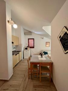 a kitchen and dining room with a table and chairs at Gorana apartman with swimming pool in Jelsa