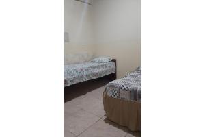 En eller flere senge i et værelse på Cantinho e Sossego