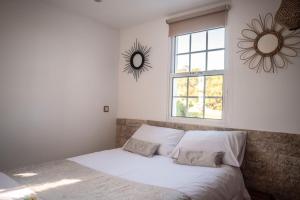 Ένα ή περισσότερα κρεβάτια σε δωμάτιο στο Casita - Cantinho do Paraíso