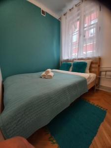Posteľ alebo postele v izbe v ubytovaní APARTAMENTY-MI PLAC ZAMKOWY