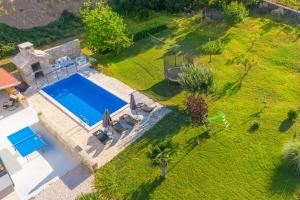 Bazén v ubytovaní Villa Karina Grubine,Imotski alebo v jeho blízkosti