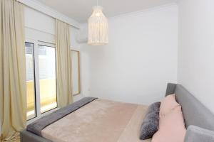 Postel nebo postele na pokoji v ubytování Naya Ixia Rhodes Apartment