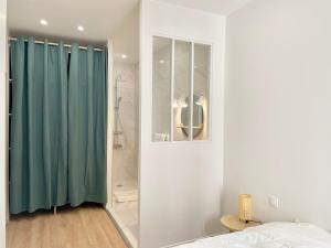 Posteľ alebo postele v izbe v ubytovaní La suite Caudalie - Charme & Cachet