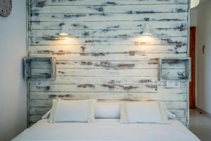 Postel nebo postele na pokoji v ubytování LOS NAREJOS Hotel