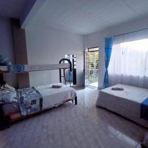 Двох'ярусне ліжко або двоярусні ліжка в номері Villa Rubens, Casa familiar con piscina privada