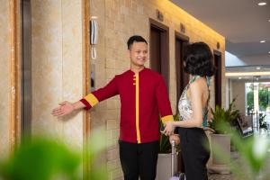 Foto da galeria de Liberty Hall Tam Coc Hotel & Villa em Ninh Binh