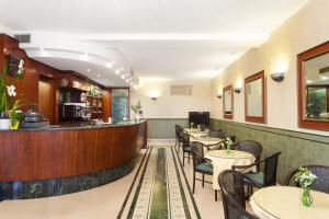 a restaurant with tables and chairs and a bar at Hotel Gambara in Gambara