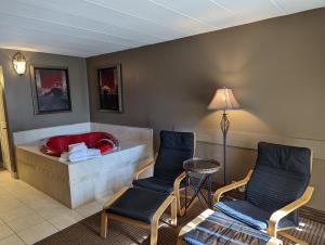 Ruang duduk di Days Inn by Wyndham Birch Run