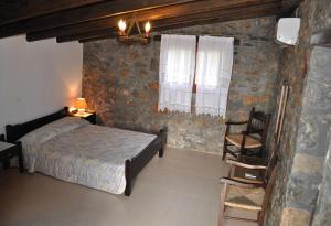 Postel nebo postele na pokoji v ubytování Vrachos Villas + 37 fotografií
