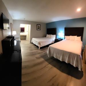 Ένα ή περισσότερα κρεβάτια σε δωμάτιο στο Mission Inn and Suites
