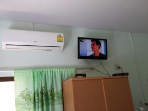 TV a/nebo společenská místnost v ubytování Chaiwat Resort