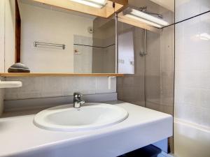 a bathroom with a white sink and a mirror at Appartement Les Menuires, 2 pièces, 6 personnes - FR-1-344-1143 in Les Menuires