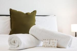 a pile of towels sitting on top of a bed at Grand View Hotel in Wentworth Falls +23 photos
