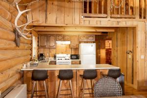 Nhà bếp/bếp nhỏ tại 19 - Moonlight Ridge home +18 ảnh