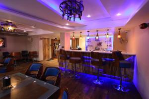 Restaurace v ubytování Hotel RS Exclusive Stay & Fine Dine - Near to Akola Junction