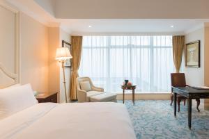 Postel nebo postele na pokoji v ubytování Qingdao Jianxin International Hotel