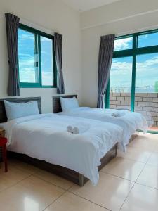 سرير أو أسرّة في غرفة في Azumaya guest house