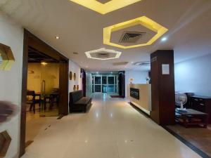 Lobby o reception area sa Orbit Hotel - Bagdogra