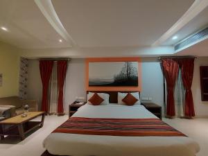 Postel nebo postele na pokoji v ubytování Orbit Hotel - Bagdogra + 37 fotografií