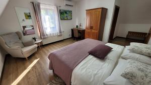 Una cama o camas en una habitación de B&B Plitvice Lakes Villa Prica