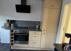 a kitchen with a stove and a counter top at Ferienwohnung an der Dill in Dillenburg