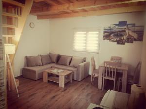 a living room with a couch and a table at BUNGALOVI TIM in Žabljak