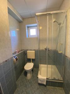 Koupelna v ubytování Tisza Alfa Hotel