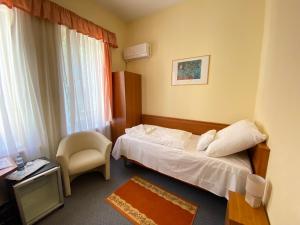 Postel nebo postele na pokoji v ubytování Tisza Alfa Hotel