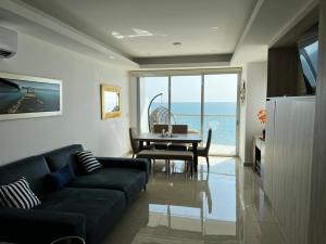 A seating area at Luxury condo en Malecón, Alberca Infinity & Jacuzzi