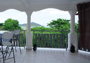 En balkon eller terrasse på Belle demeure spacieuse