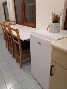 Kuchyň nebo kuchyňský kout v ubytování Kuća za odmor-Kanjon Krupe