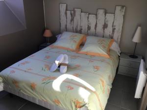 Кровать или кровати в номере LO PASTRE - LUXUEUX T2