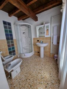 Kúpeľňa v ubytovaní Trattoria Albergo all'Alpino