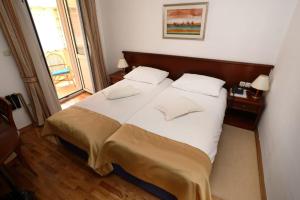 Ein Bett oder Betten in einem Zimmer der Unterkunft Hotel Vila Sikaa