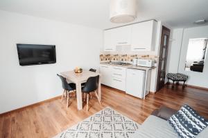 Kuchyňa alebo kuchynka v ubytovaní Willa Zaciszne Centrum Augustów