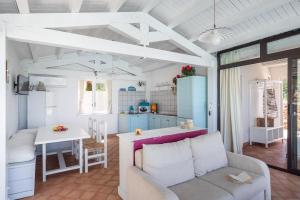 Kuchyňa alebo kuchynka v ubytovaní Villa Sunrise Palm