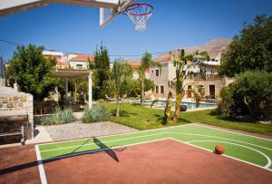 Tenis a/nebo squash v ubytování R&G luxury accommodation Kalymnos villa nebo okolí