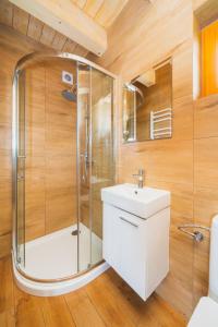 Kúpeľňa v ubytovaní Domki Gorce Klikuszowa Sauna Jacuzzi + 37 fotografií