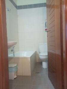 Bilik mandi di ΜΕΖΟΝΕΤΑ +40 gambar