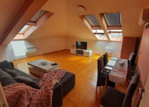 Μια τηλεόραση ή/και κέντρο ψυχαγωγίας στο Loft apartman