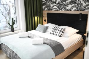 Кровать или кровати в номере Apartamenty NAVIGATOR SPA-NADMORSKIE TARASY