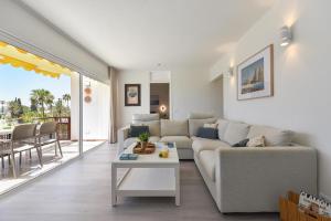 Χώρος καθιστικού στο Bungalow Rocas Rojas 406B by VillaGranCanaria