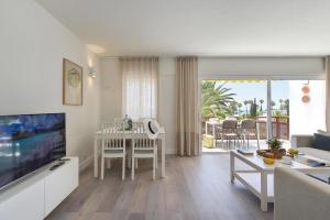 Μια τηλεόραση ή/και κέντρο ψυχαγωγίας στο Bungalow Rocas Rojas 406B by VillaGranCanaria +35 φωτογραφίες