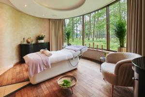 a hospital room with a bed and a window at Hotel Narvil Conference & Spa in Serock +63 photos