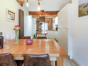Kuchyň nebo kuchyňský kout v ubytování Up-Top Cottage + 9 fotografií