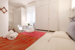 Postel nebo postele na pokoji v ubytování Glyfada New Era Home 107 Menigos Resort Apartments